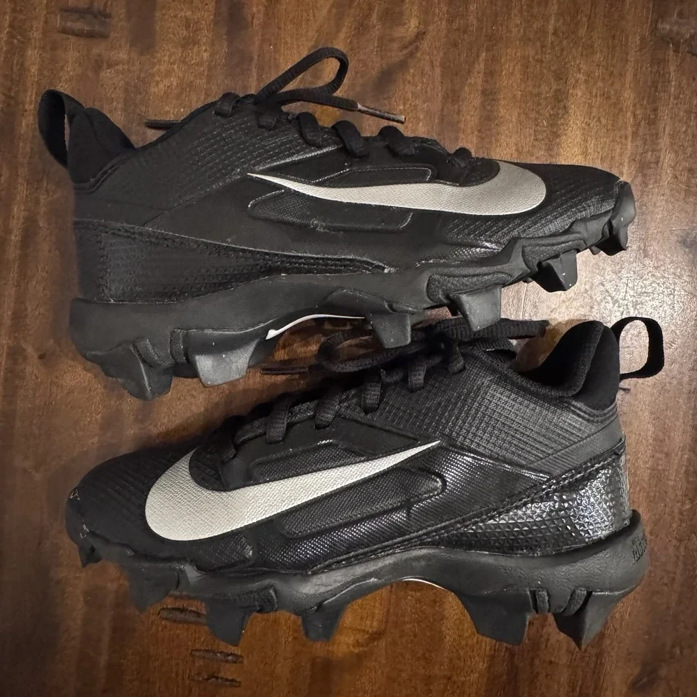 Nike Kids Alpha Menace 4 Shark Football Cleats Black Silver FQ4012-002 Size 13C